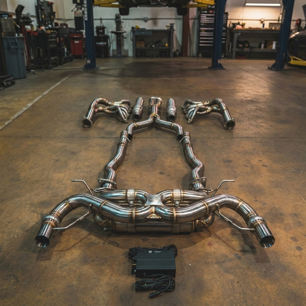 Aston Martin DBS V12 - workshop